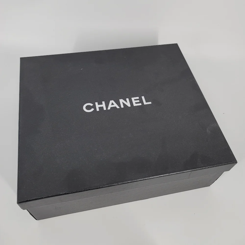 CHANEL preowned very